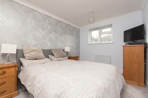 3 bedroom end of terrace house for sale, Caxton Close, Hartley, Longfield, Kent