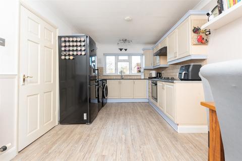 44 Caxton Close, Hartley, Longfield, DA3 7DL