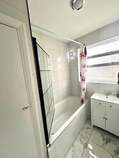 1 bedroom semi-detached house to rent, Bromley BR2