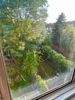 1 bedroom semi-detached house to rent, Bromley BR2