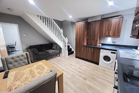 3 bedroom flat to rent, Ecclesall Road, Sheffield S11