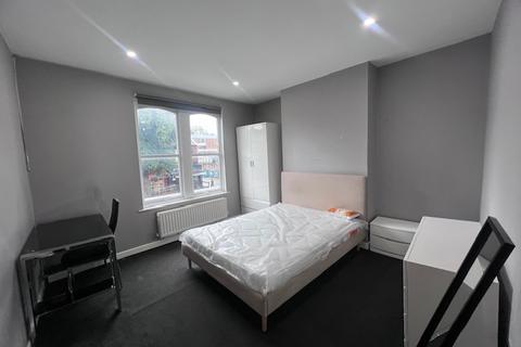 3 bedroom flat to rent, Ecclesall Road, Sheffield S11