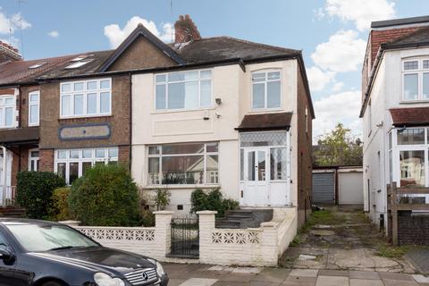 3 bedroom end of terrace house for sale, Torrington Gardens, London N11