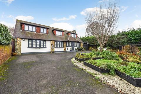 5 bedroom detached house for sale, Chestnut Walk, Tangmere