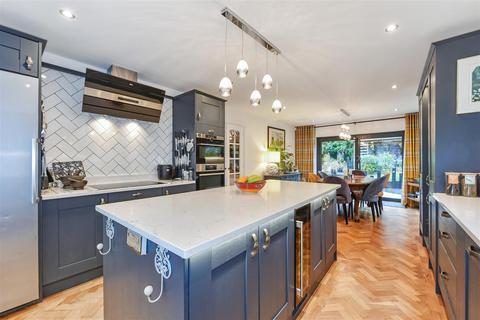 5 bedroom detached house for sale, Chestnut Walk, Tangmere