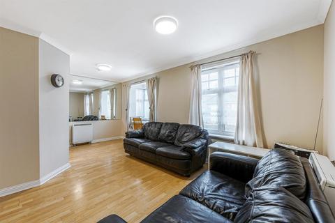 2 bedroom ground floor flat for sale, Chamberlain Gardens, Hounslow