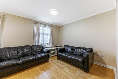 2 bedroom ground floor flat for sale, Chamberlain Gardens, Hounslow