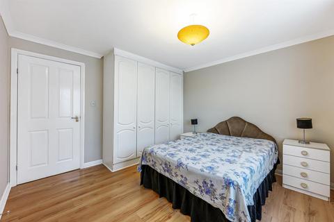 6 Chamberlain Gardens, Hounslow, TW3 4NF