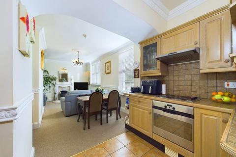 2 bedroom apartment for sale, Kilverstone Court, St. Margarets Road, St Marychurch, Torquay