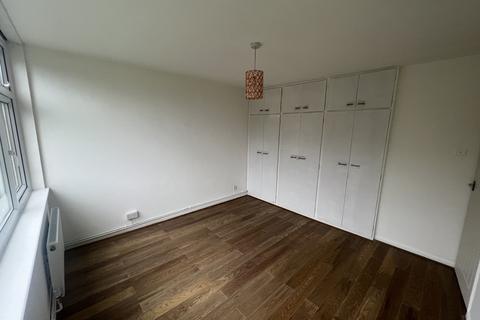 2 bedroom flat to rent, Kennerleigh Road, Cardiff. CF3