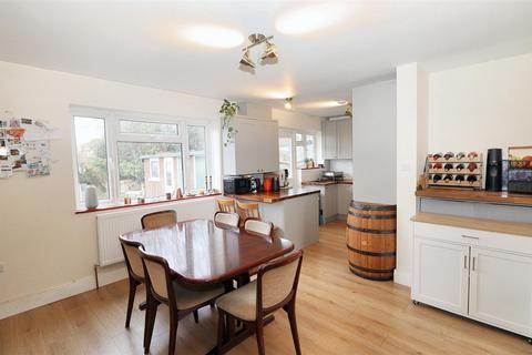 4 bedroom house for sale, Delius Close, Elstree, Borehamwood