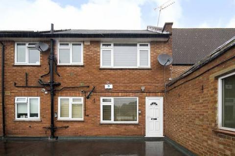 2 bedroom flat for sale, Uxbridge Road, Hatch End, Pinner, HA5