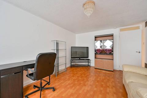 2 bedroom flat to rent, Green Dragon Lane, Brentford, TW8