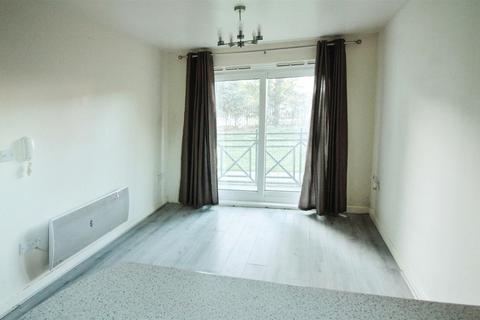 1 bedroom flat for sale, The Oaks, Leeds LS10