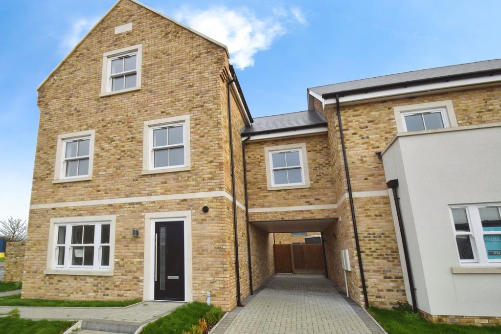 New 4 bedroom semi detached house