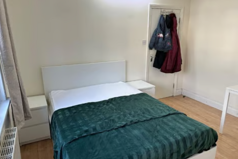 1 bedroom in a house share to rent, Botwell Lane, Hayes UB3