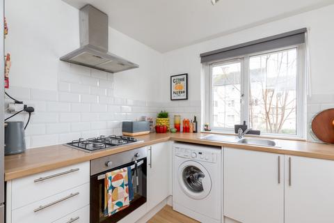5/3 Firrhill Drive, Edinburgh, EH13 9ER