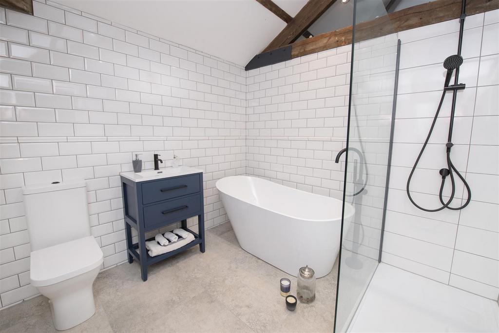 Stables-bathroom006.jpeg