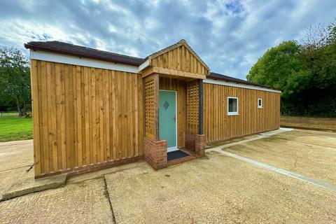 2 bedroom detached bungalow to rent, Rotten Row, Sidlesham, Chichester PO20