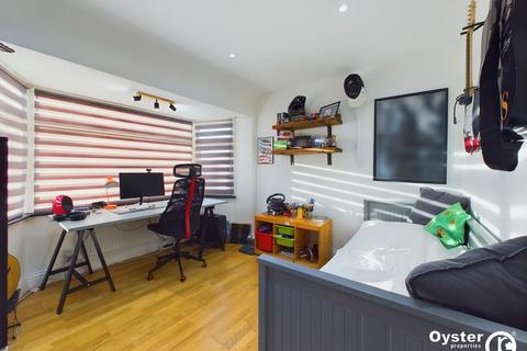 8 Derwent Crescent, Stanmore, HA7 2NF