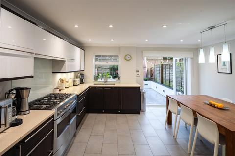 4 bedroom terraced house for sale, Heatherdale Close, Kingston Upon Thames KT2