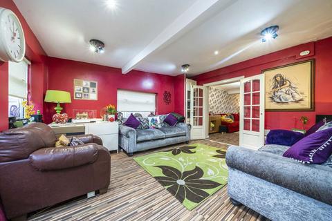 5 bedroom end of terrace house for sale, Dalcross Road, Hounslow TW4