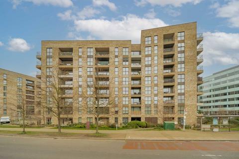 2 bedroom flat for sale, Lakeside Drive, London NW10