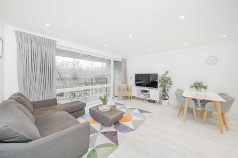 2 bedroom flat for sale, Lakeside Drive, London NW10