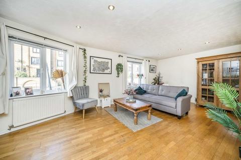 2 bedroom flat for sale, Waterman Way, London E1W