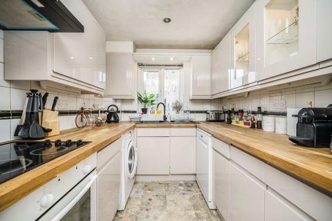 2 bedroom flat for sale, Waterman Way, London E1W