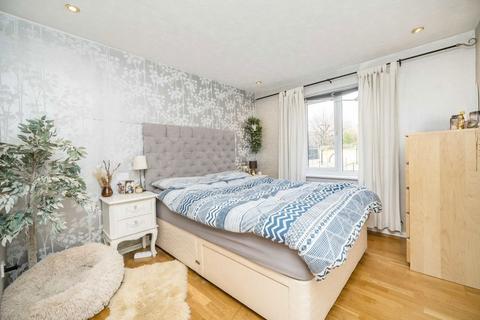 36 Waterman Way, London, E1W 2QN