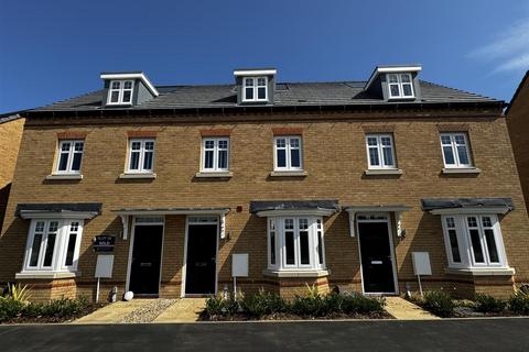 3 bedroom terraced house to rent, Platinum Way, Sittingbourne, Borden