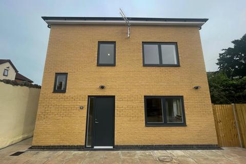 6 bedroom semi-detached house to rent, Edgeware Road, Bristol BS16