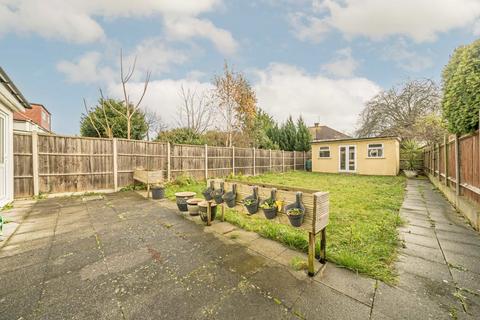 12 Fairmead, Surbiton, KT5 9BA