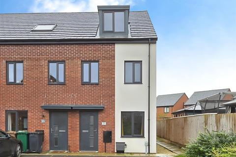 3 bedroom townhouse to rent, Blackbrook Road, Hilton, Derby