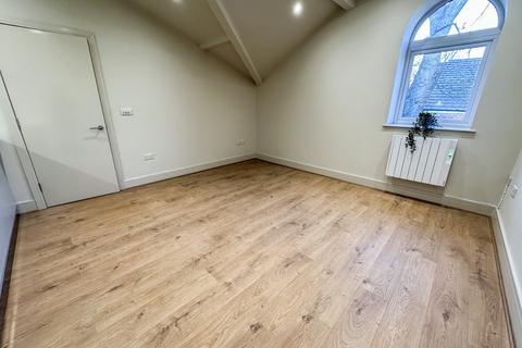 2 bedroom flat to rent, Whalley Road, Manchester, Greater Manchester, M16