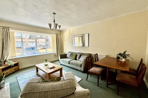 2 bedroom flat for sale, Long Oaks Court, Sketty, Swansea