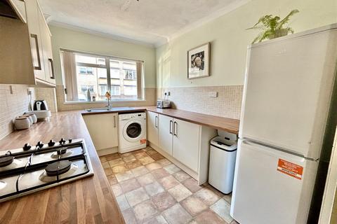 2 bedroom flat for sale, Long Oaks Court, Sketty, Swansea