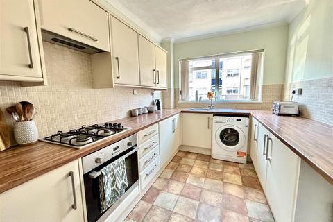 2 bedroom flat for sale, Long Oaks Court, Sketty, Swansea