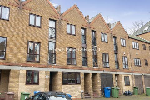 4 bedroom house to rent, Brunswick Quay London SE16