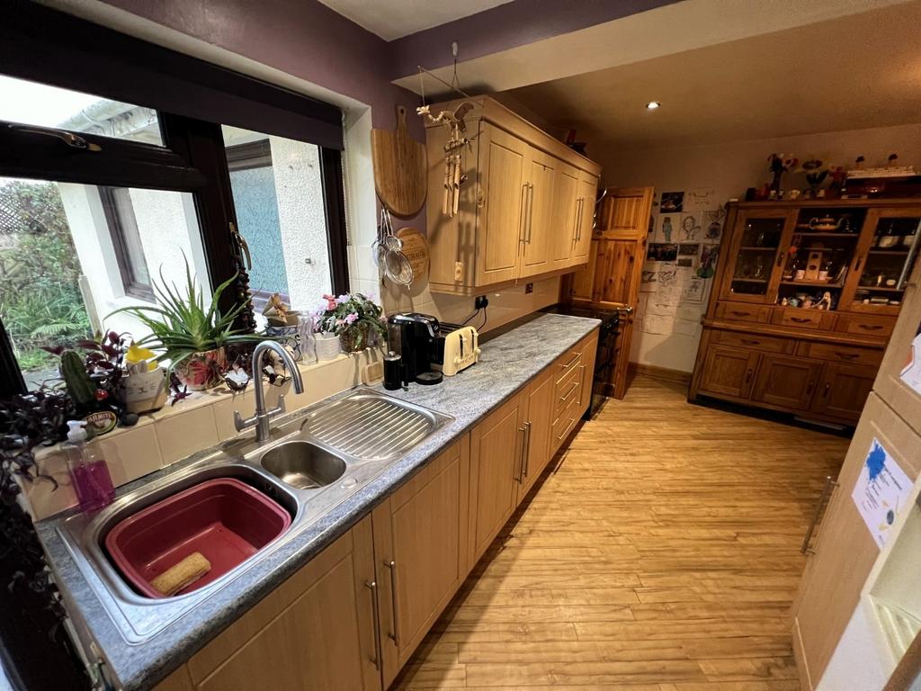 L Shaped Kitchen/Dining Room