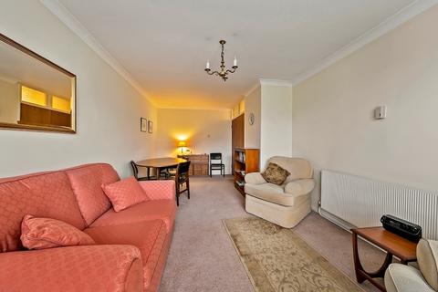 2 bedroom flat for sale, Clarendon Court, Kew Gardens Road, Kew, Richmond, Surrey TW9