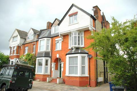 Studio to rent, Marriott Road, Barnet EN5