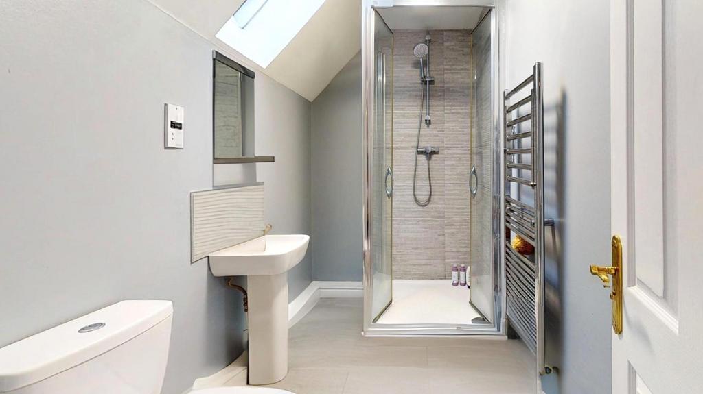 67-Swallow-Drive-Bathroom.jpg