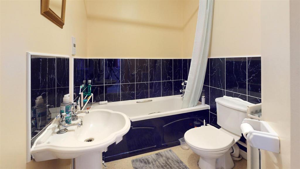 67-Swallow-Drive-Bathroom 2.jpg