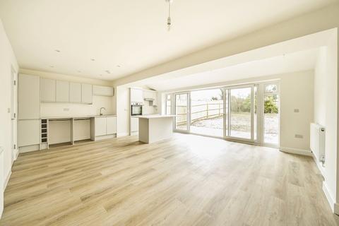 14 Hunts Close, Guildford, GU2 8LS