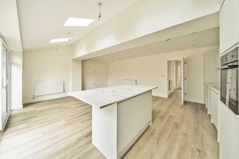 14 Hunts Close, Guildford, GU2 8LS