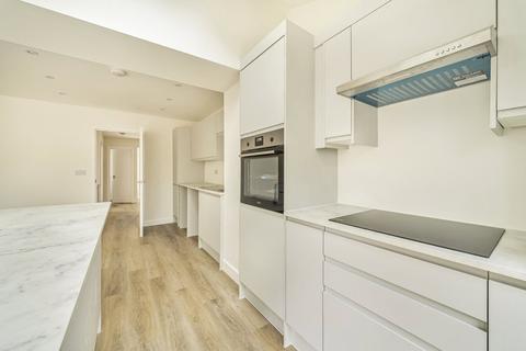 14 Hunts Close, Guildford, GU2 8LS