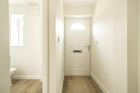 14 Hunts Close, Guildford, GU2 8LS