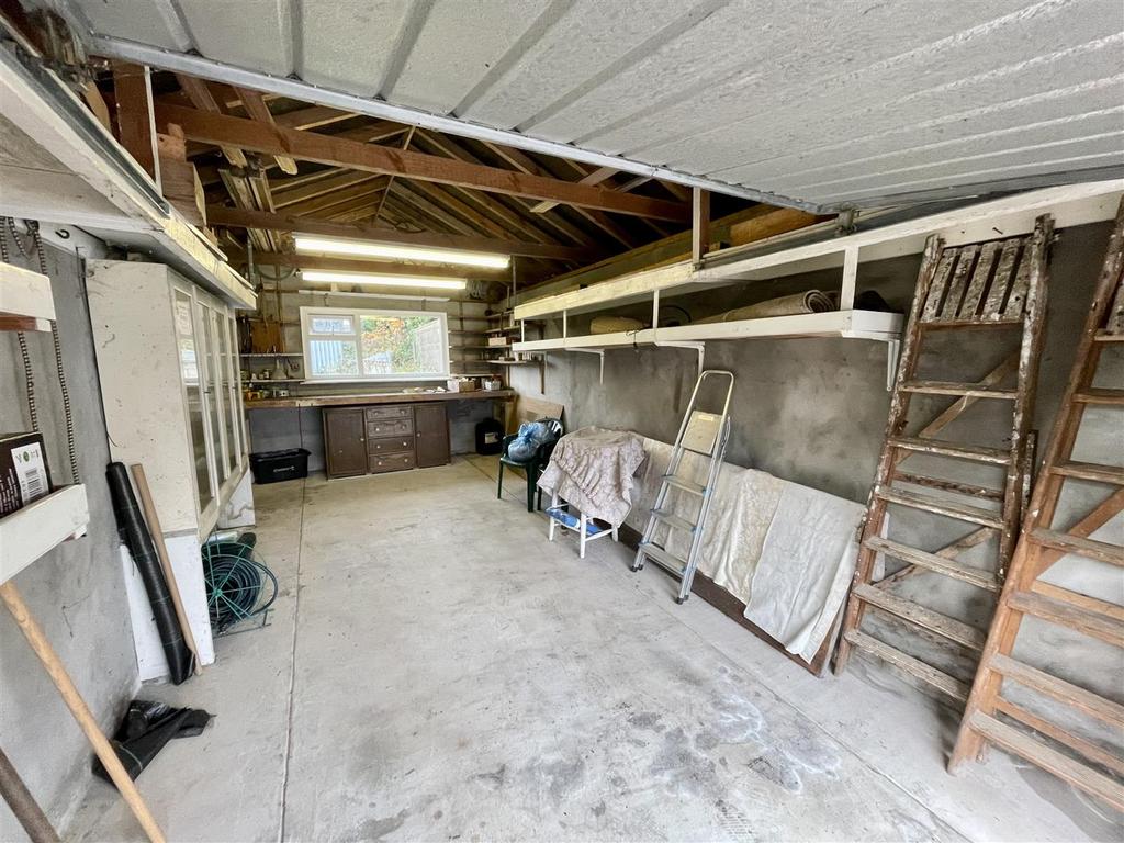 Detached Garage